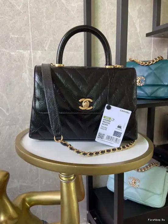 First Bag Ru CHANEL HANDLE BAG COCO 0606